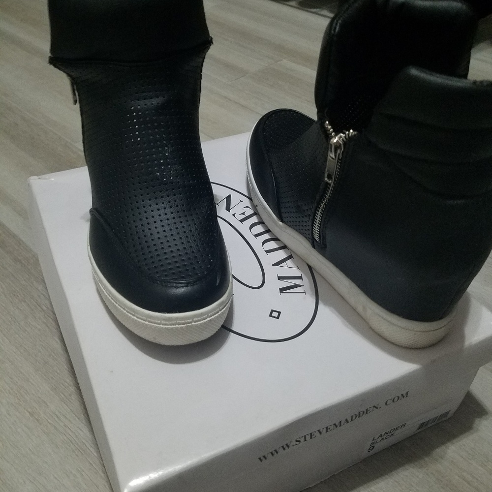 Wedged sneakers